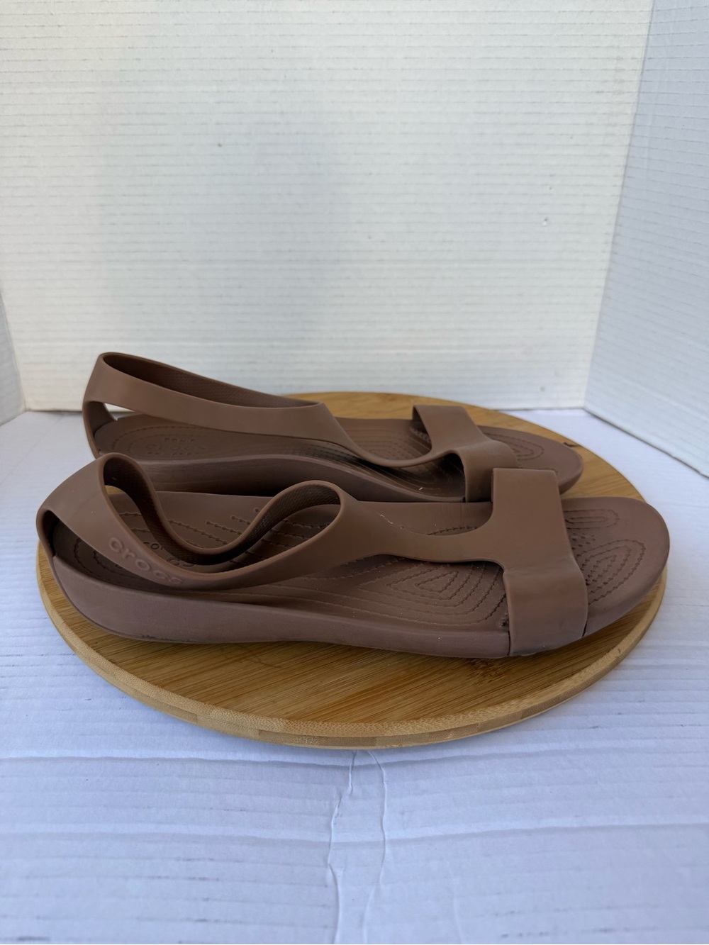 Crocs Serena Sexi Thong Sandals Sz 11 Flip Flops Brown Flats T Strap Lightweight